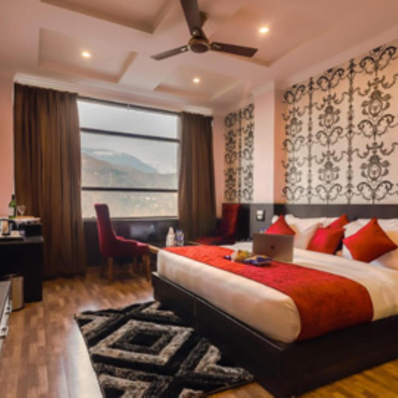 Hotel Holiday Hill, Near Mall Road, Mcleodganj# Parking#Restaurant Dharamszala Kültér fotó