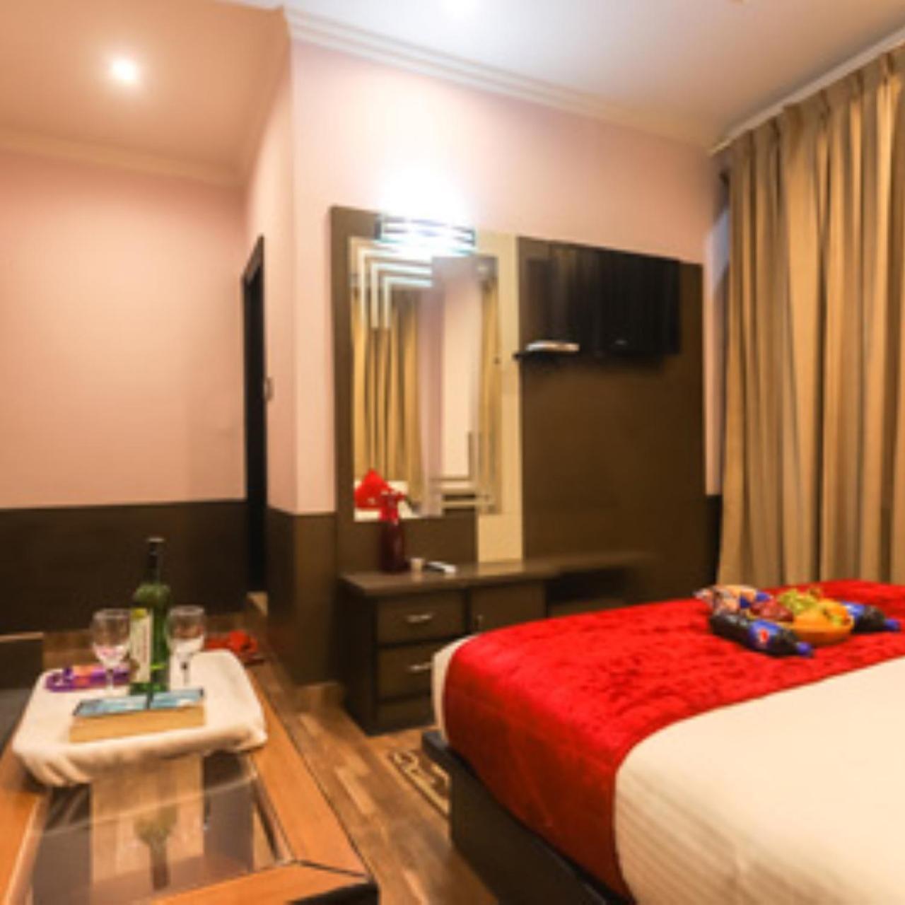 Hotel Holiday Hill, Near Mall Road, Mcleodganj# Parking#Restaurant Dharamszala Kültér fotó