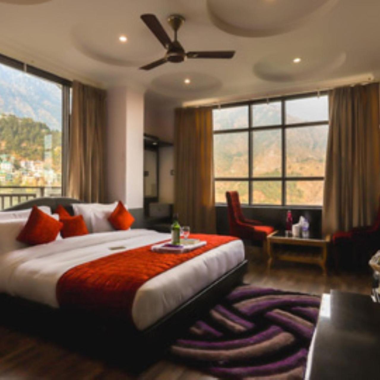 Hotel Holiday Hill, Near Mall Road, Mcleodganj# Parking#Restaurant Dharamszala Kültér fotó