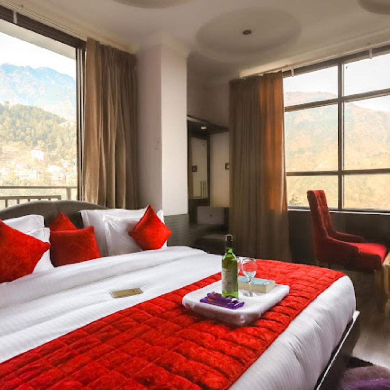 Hotel Holiday Hill, Near Mall Road, Mcleodganj# Parking#Restaurant Dharamszala Kültér fotó