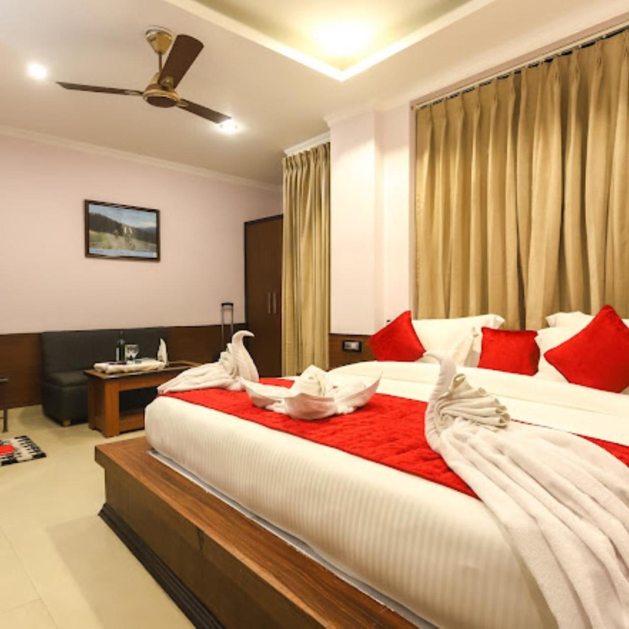 Hotel Holiday Hill, Near Mall Road, Mcleodganj# Parking#Restaurant Dharamszala Kültér fotó