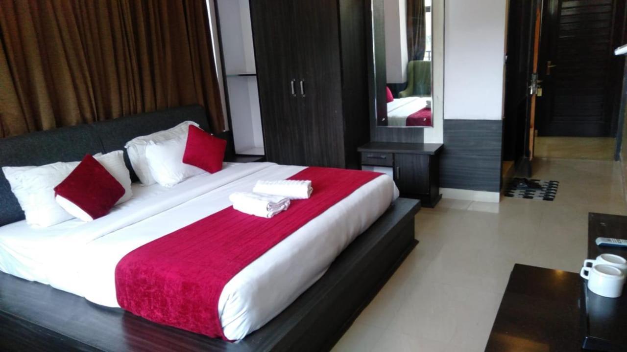 Hotel Holiday Hill, Near Mall Road, Mcleodganj# Parking#Restaurant Dharamszala Kültér fotó