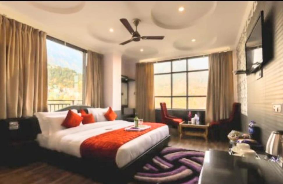 Hotel Holiday Hill, Near Mall Road, Mcleodganj# Parking#Restaurant Dharamszala Kültér fotó