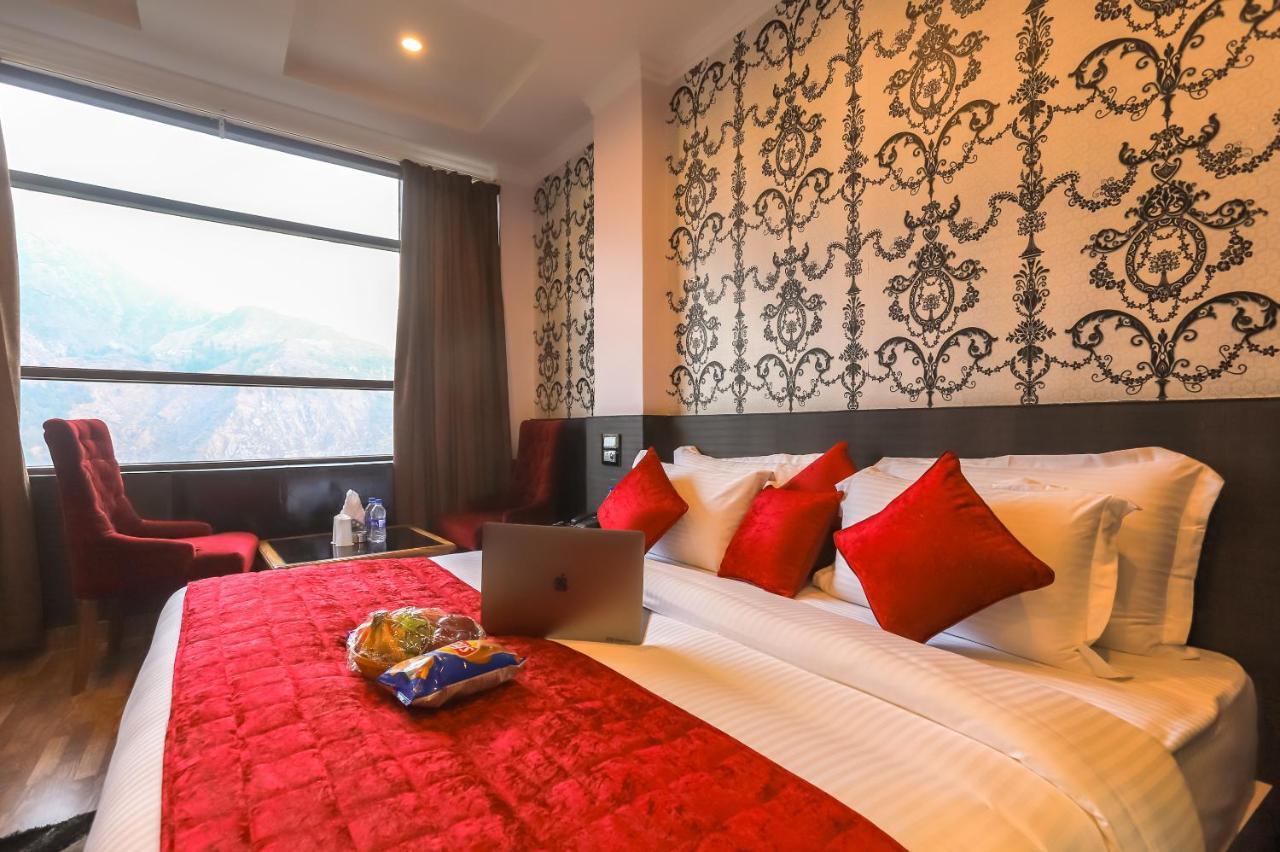 Hotel Holiday Hill, Near Mall Road, Mcleodganj# Parking#Restaurant Dharamszala Kültér fotó