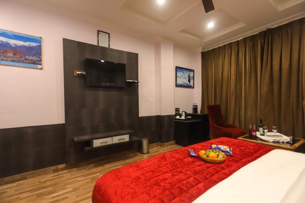 Hotel Holiday Hill, Near Mall Road, Mcleodganj# Parking#Restaurant Dharamszala Kültér fotó