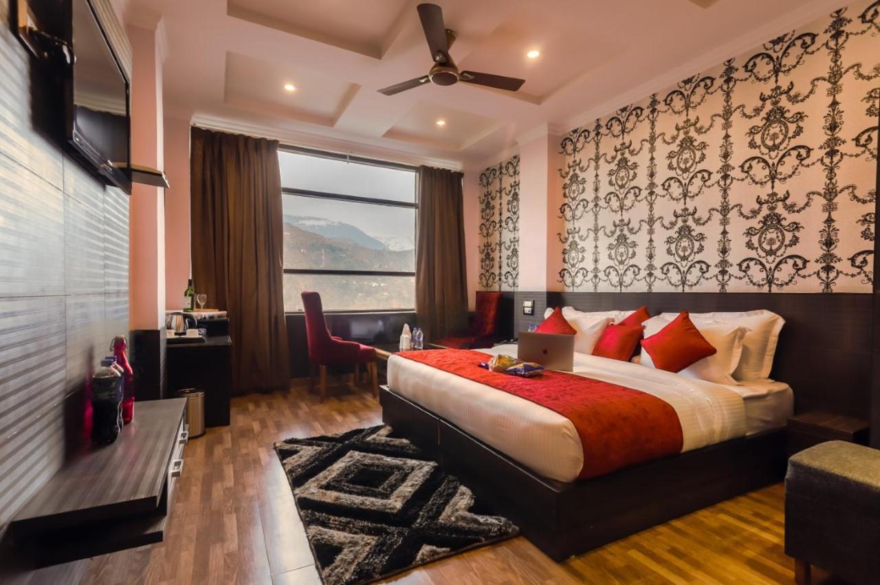 Hotel Holiday Hill, Near Mall Road, Mcleodganj# Parking#Restaurant Dharamszala Kültér fotó